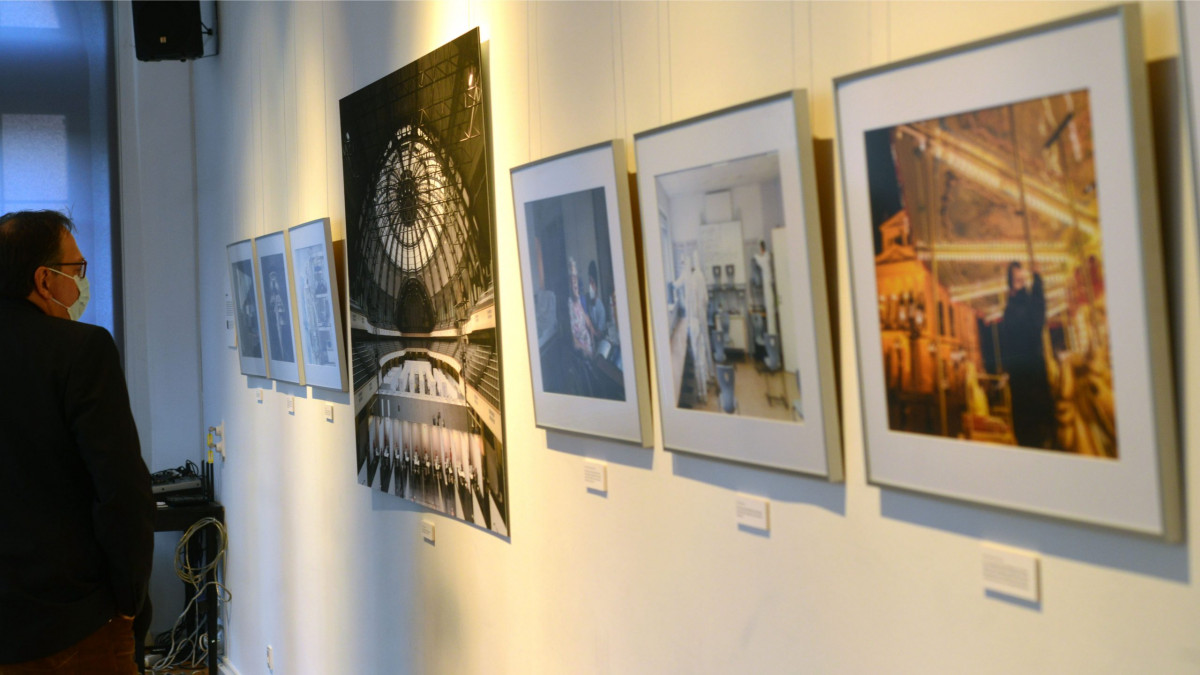 Frankfurt am Main 28.04.2022, Stadtteil Westend, Ulmenstrasse 20, Eröffnung Fotoausstellung "Zeichen der Zeit" – Fotoausstellung von Lucas Bäuml, Redaktionsfotograf der F.A.Z. (c) FOTO: Rainer Rüffer (Rueffer)