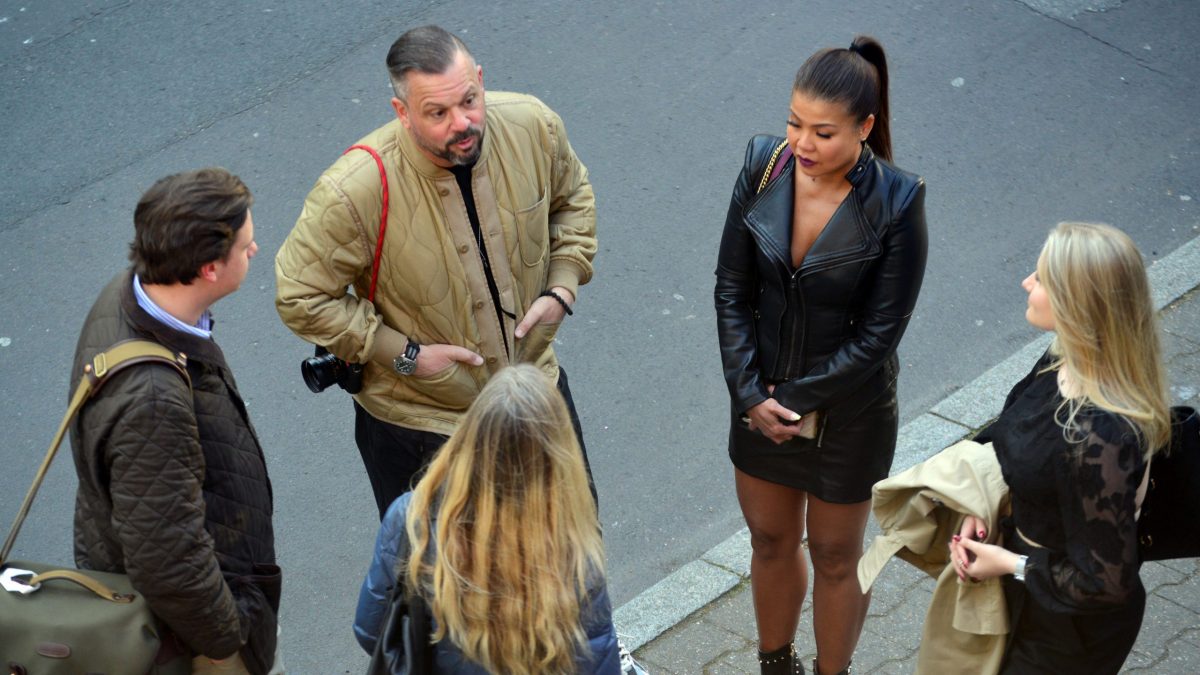 Frankfurt am Main 28.04.2022, Stadtteil Westend, Ulmenstrasse 20, Eröffnung Fotoausstellung "Zeichen der Zeit" – Fotoausstellung von Lucas Bäuml, Redaktionsfotograf der F.A.Z. HIER: Fotograf Kai Pfaffenbach (Reuters).(c) FOTO: Rainer Rüffer (Rueffer)