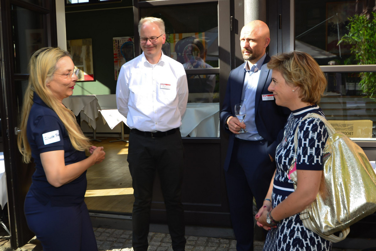 Frankfurt am Main, 15.07.2022, Stadtteil Westend, Ulmenstrasse 20, Frankfurter-Pressclub (FPC) feiert sein Sommerfest. (c) FOTO: Rainer Rüffer (RUEFFER).