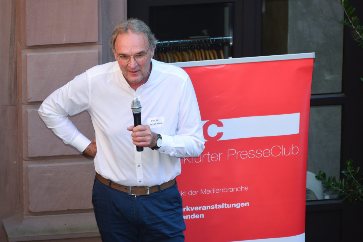 Frankfurt am Main, 15.07.2022, Stadtteil Westend, Ulmenstrasse 20, Frankfurter-Presseclub (FPC) feiert sein Sommerfest. HIER: Festredner Prof. Dr. Jochen Maas, (Geschäftsführer Forschung und Entwicklung der Sanofi-Aventis Deutschland GmbH). (c) FOTO: Rainer Rüffer (RUEFFER).