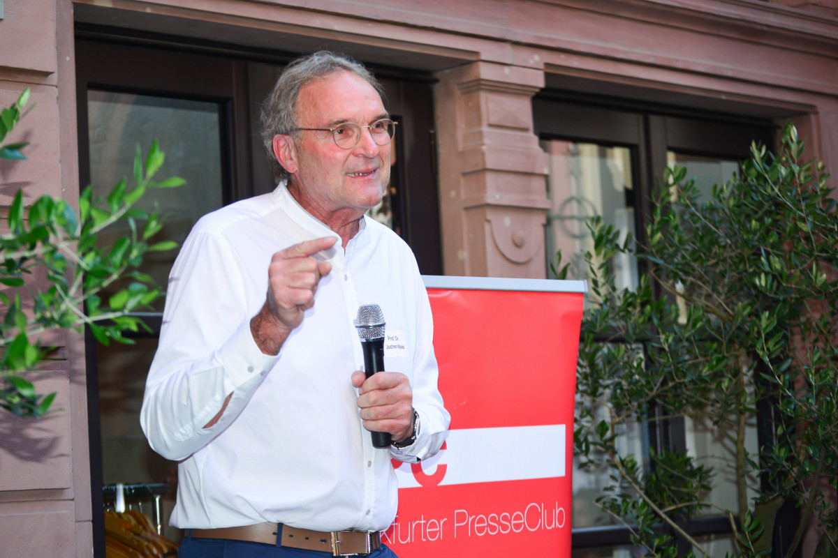 Frankfurt am Main, 15.07.2022, Stadtteil Westend, Ulmenstrasse 20, Frankfurter-Presseclub (FPC) feiert sein Sommerfest. HIER: Festredner Prof. Dr. Jochen Maas, (Geschäftsführer Forschung und Entwicklung der Sanofi-Aventis Deutschland GmbH). (c) FOTO: Rainer Rüffer (RUEFFER).