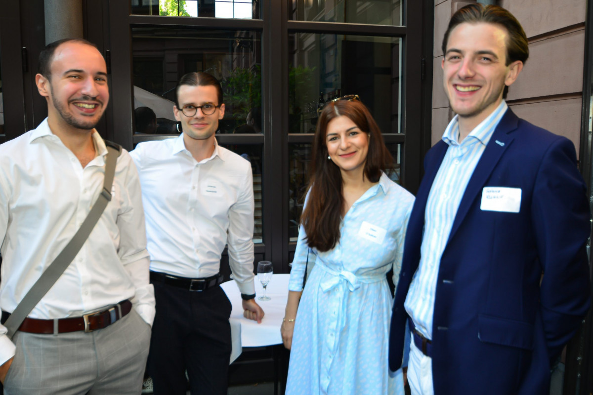 Frankfurt am Main, 15.07.2022, Stadtteil Westend, Ulmenstrasse 20, Frankfurter-Presseclub (FPC) feiert sein Sommerfest. (c) FOTO: Rainer Rüffer (RUEFFER).