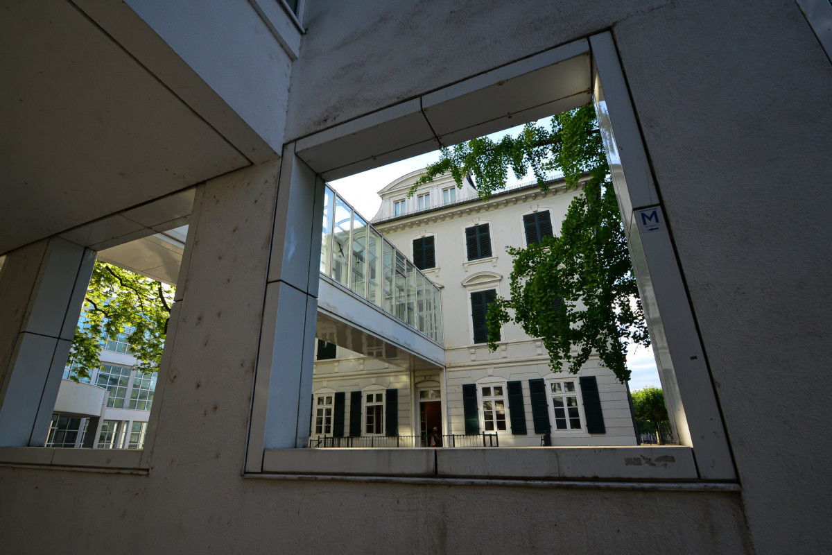 Frankfurt am Main, 11.07.2022, Stadtteil Sachsenhausen, Villa Metzler, Schaumainkai 17, Frankfurter Presseclub (FPC) Netzwerkveranstaltung unter dem Titel "Online erfordert Multitasking – Neue Berufsprofile im Journalismus". (c) FOTO: Rainer Rüffer (RUEFFER).