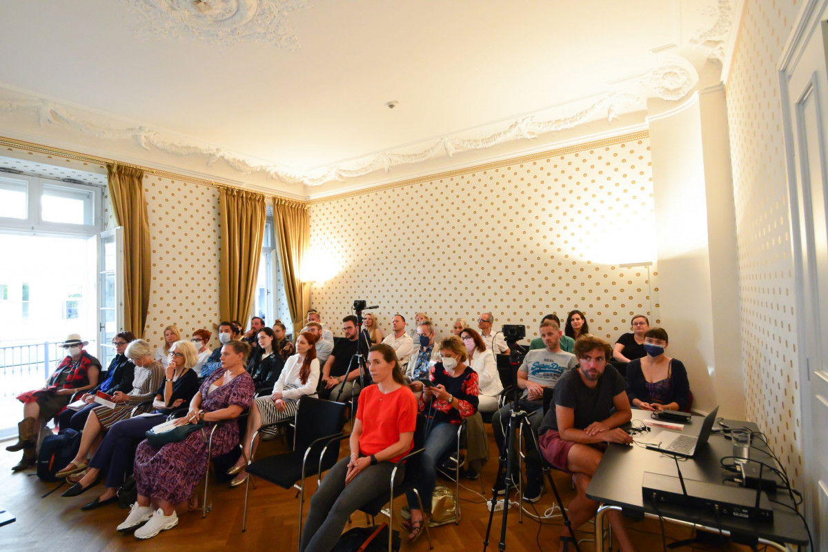 Frankfurt am Main, 11.07.2022, Stadtteil Sachsenhausen, Villa Metzler, Schaumainkai 17, Frankfurter Presseclub (FPC) Netzwerkveranstaltung unter dem Titel "Online erfordert Multitasking – Neue Berufsprofile im Journalismus". (c) FOTO: Rainer Rüffer (RUEFFER).