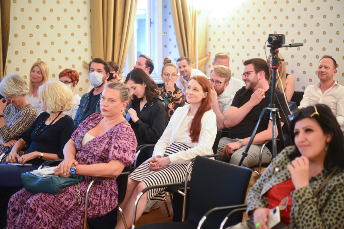 Frankfurt am Main, 11.07.2022, Stadtteil Sachsenhausen, Villa Metzler, Schaumainkai 17, Frankfurter Presseclub (FPC) Netzwerkveranstaltung unter dem Titel "Online erfordert Multitasking – Neue Berufsprofile im Journalismus". (c) FOTO: Rainer Rüffer (RUEFFER).