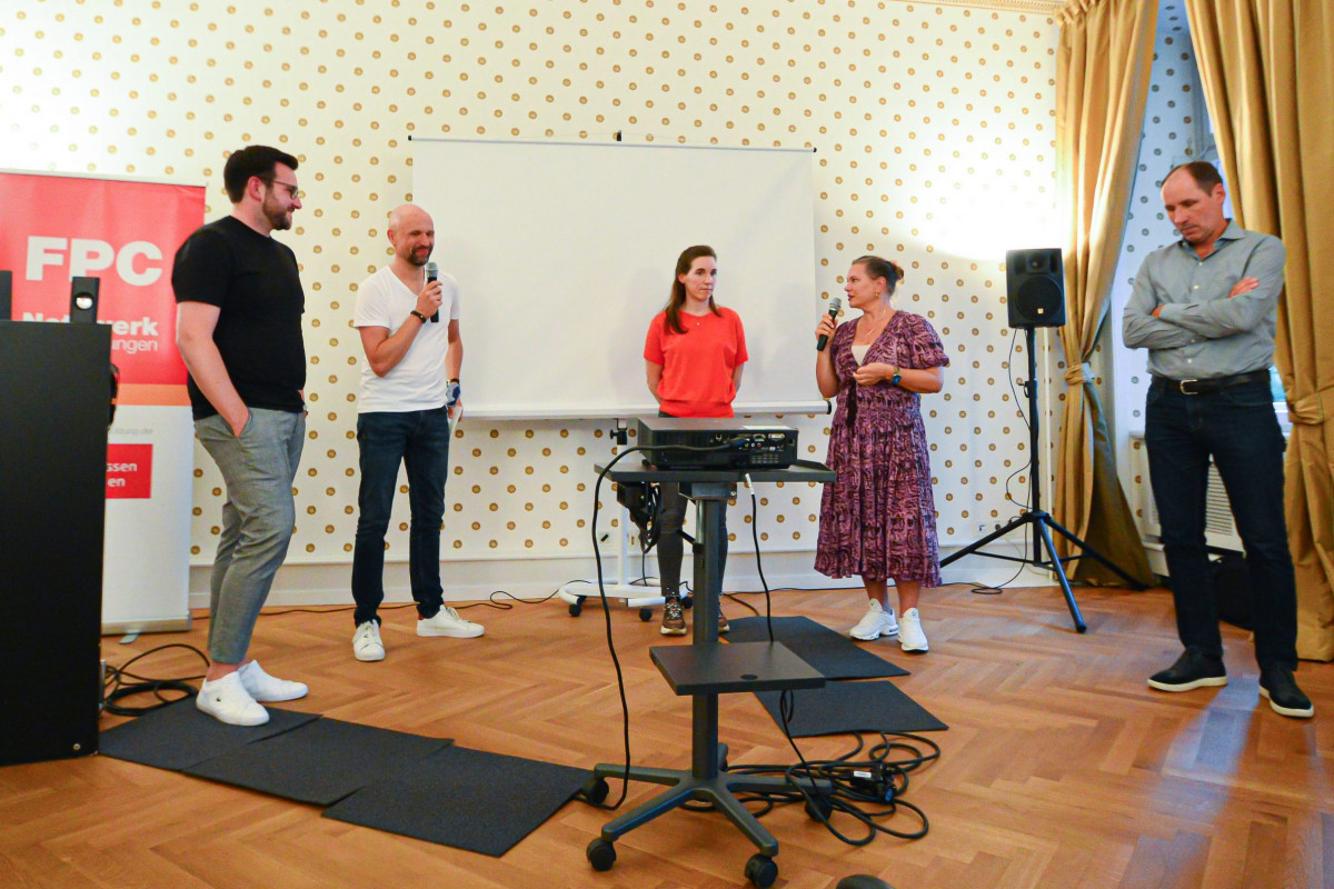 Frankfurt am Main, 11.07.2022, Stadtteil Sachsenhausen, Villa Metzler, Schaumainkai 17, Frankfurter Presseclub (FPC) Netzwerkveranstaltung unter dem Titel "Online erfordert Multitasking – Neue Berufsprofile im Journalismus". (c) FOTO: Rainer Rüffer (RUEFFER).