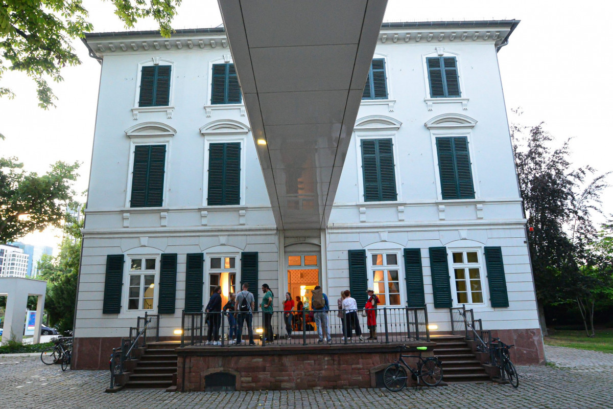 Frankfurt am Main, 11.07.2022, Stadtteil Sachsenhausen, Villa Metzler, Schaumainkai 17, Frankfurter Presseclub (FPC) Netzwerkveranstaltung unter dem Titel "Online erfordert Multitasking – Neue Berufsprofile im Journalismus". (c) FOTO: Rainer Rüffer (RUEFFER).