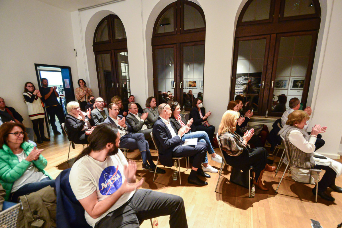 Frankfurt am Main, 26.09.2022, Stadtteil Westend, Ulmenstrasse 20, Frankfurter-Presseclub (FPC), Clubabend, Der neue Intendant des hr, Florian Hager, im FPC zu Gast. Er wird im Gespräch mit Carsten Knop eine erste Zwischenbilanz ziehen, einen Ausblick auf seine weiteren Pläne geben und die Situation der ARD einschätzen. HIER: Blick ins Publikum. (c) FOTO: Rainer Rüffer (Rueffer)