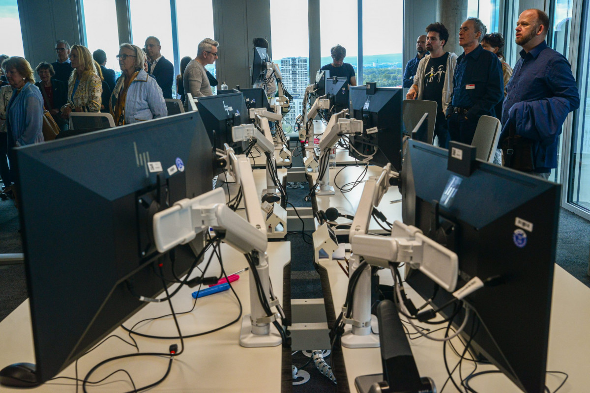 Frankfurt am Main, 08.08.2023, Stadtteil Gallus / Europaviertel,.Pariser Strasse 1, Reihe "Hausbesuch" des Frankfurter Presseclubs (FPC). Ein neues Zuhause der F.A.Z. im Europaviertel – Führung durch den Neubau / Gespräch mit Herausgeber Carsten Knop. (c) FOTO: Rainer Rüffer (Rueffer)