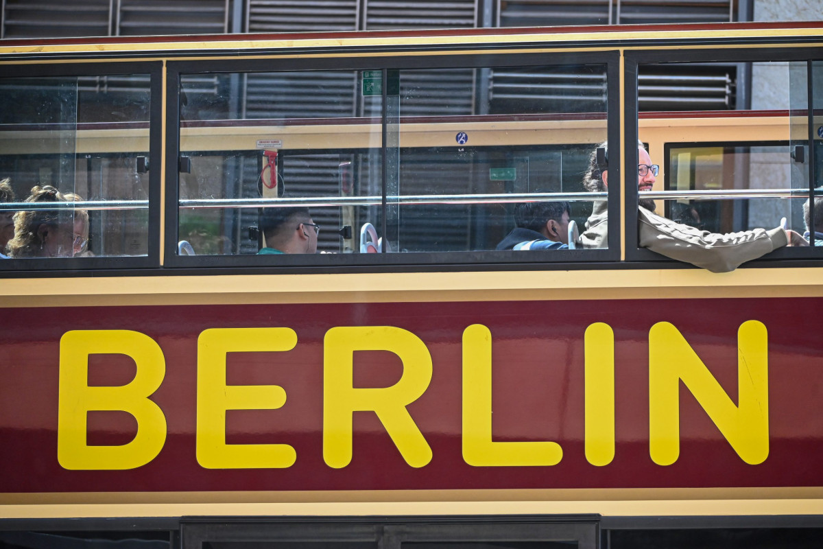Berlin, 13.06.2024, (c) Berlin-Fortbildungsreise des Frankfurter-Presseclubs (FPC). HIER: Sightseeing-Bus.(c) FOTO: Rainer Rüffer (Rueffer)