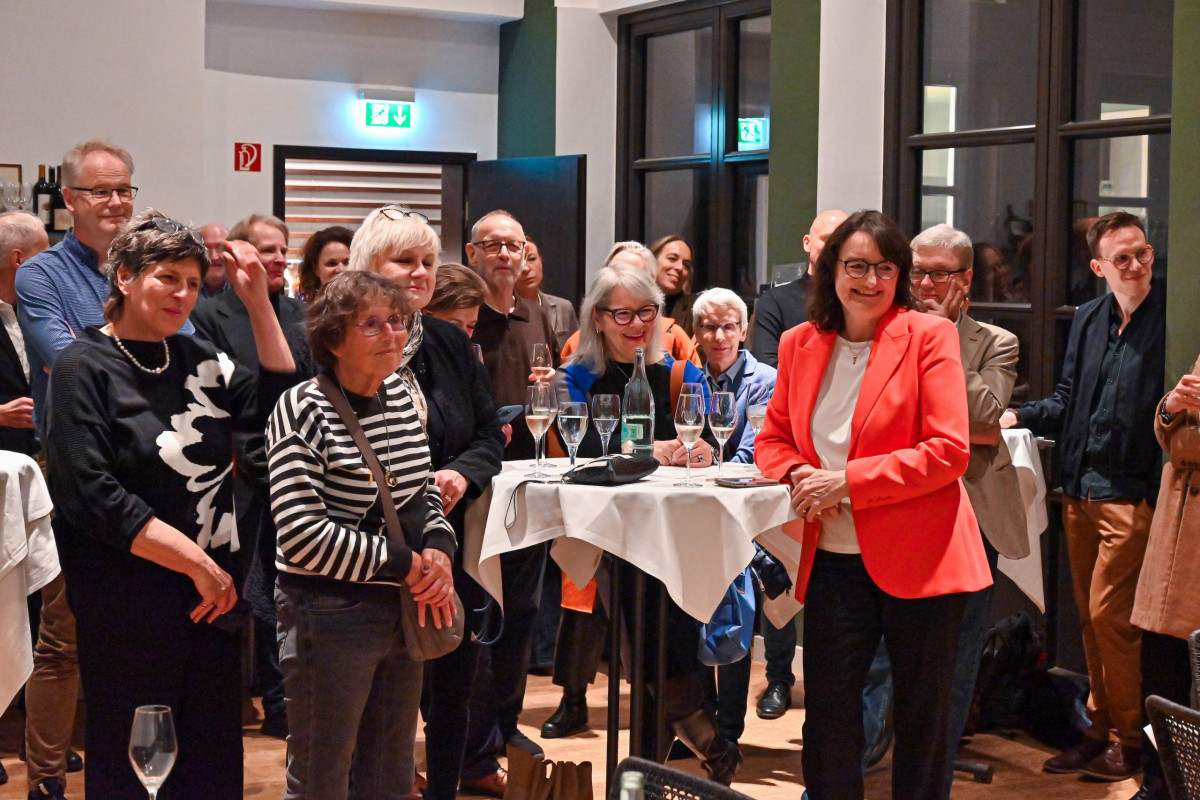 Frankfurt am Main, 28.10.2024, Stadtteil Westend, Ulmenstrasse 20, Frankfurter-Presseclub (FPC), Text der Einladung: "Nach fast 30 Jahren Engagement im FPC verabschieden wir uns nun von Nikolaus Münster. Im Namen des gesamten Vorstands und der Geschäftsstelle laden wir Sie herzlich ein, zu diesem Anlass mit uns anzustoßen und Nikolaus Münster die besten Wünsche für den „FPC-Ruhestand“ mit auf den Weg zu geben." (c) FOTO: Rainer Rüffer