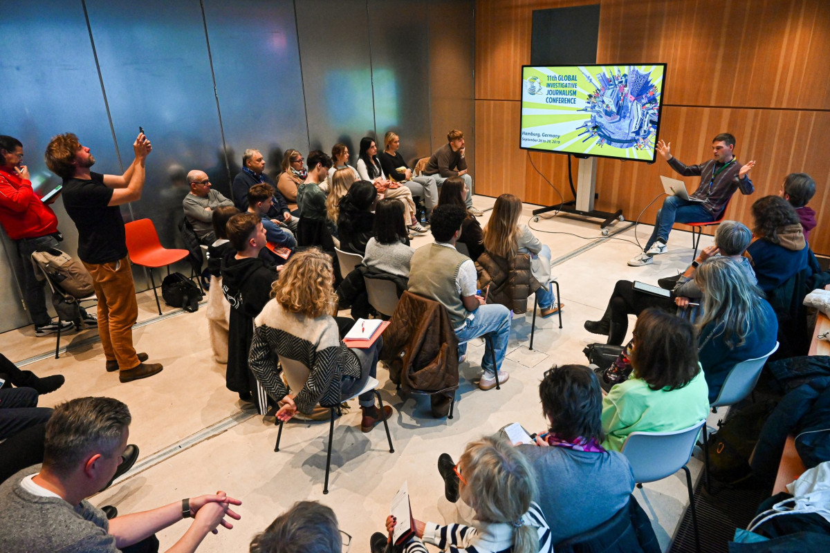 Berlin, 12.11.2024, Am 15. September hat das neue Medienhaus in Berlin Neukölln, das sich als Labor für Innovationen im Journalismus versteht, eröffnet. Der gerade fertiggestellte Bau (Publix) beherbergt eine Reihe von Journalisten-Organisationen wie Reporter ohne Grenzen, Netz- werk Recherche, die Reporterfabrik und Correctiv. Der Presseclub wird auf der eintägigen Reise das innovative Haus besichtigen und mit einigen prominenten Mietern Hintergrundgespräche führen. (c) FOTO: Rainer Rüffer (Rueffer)