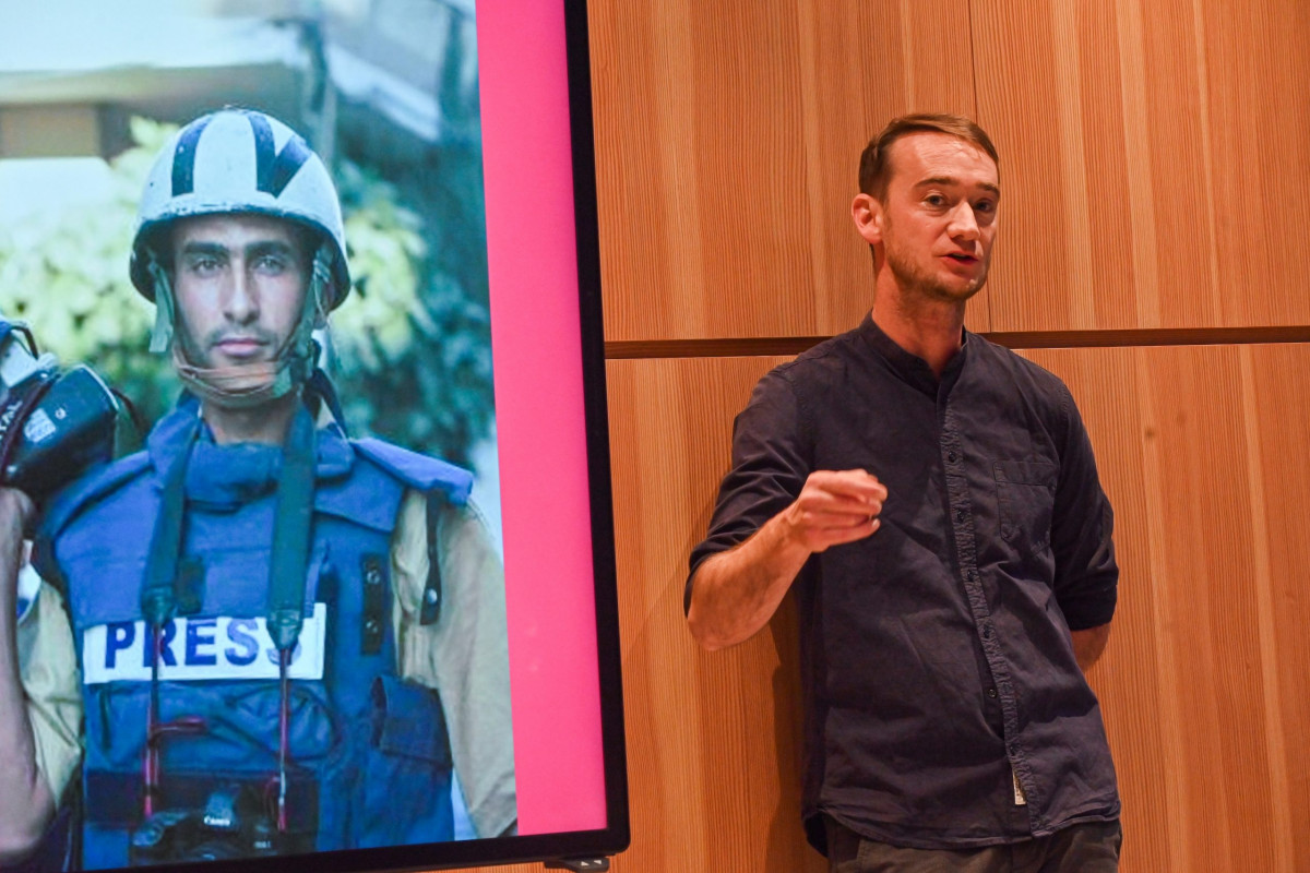 Berlin, 12.11.2024, Am 15. September hat das neue Medienhaus in Berlin Neukölln, das sich als Labor für Innovationen im Journalismus versteht, eröffnet. Der gerade fertiggestellte Bau (Publix) beherbergt eine Reihe von Journalisten-Organisationen wie Reporter ohne Grenzen, Netz- werk Recherche, die Reporterfabrik und Correctiv. Der Presseclub wird auf der eintägigen Reise das innovative Haus besichtigen und mit einigen prominenten Mietern Hintergrundgespräche führen. (c) FOTO: Rainer Rüffer (Rueffer)