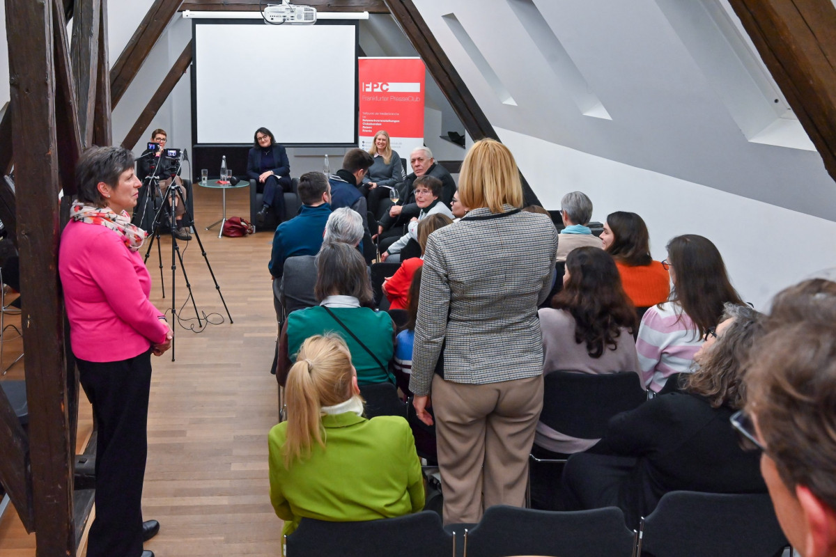 Frankfurt am Main, 21.01.2025, Stadtteil Westend, Ulmenstrasse 20, Frankfurter-Presseclub, Clubabend, Thema: "Leichte Sprache in den Medien – Chancen und Herausforderungen inklusiver Angebote". (c) FOTO: Rainer Rüffer (Rueffer)