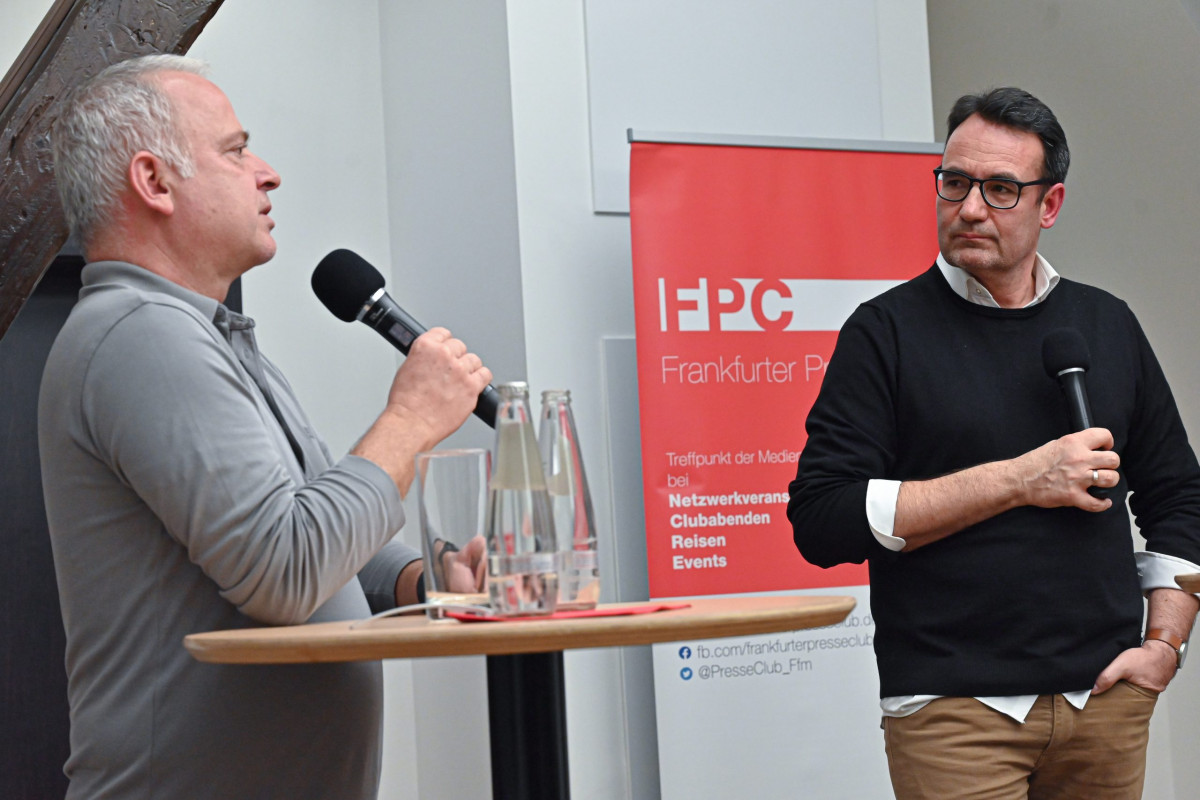 Frankfurt am Main, 04.02.2025, Stadtteil Westend, Ulmenstrasse 20, Frankfurter-Presseclub (FPC), Clubabend: Lehren aus Corona – 5 Jahre nach Beginn der Pandemie.
ZU GAST:Marcus Maurer (Professor für Kommunikationswissenschaft mit dem Schwerpunkt Politische Kommunikation am Institut für Publizistik der Johannes Gutenberg-Universität Mainz) (r.),
Dr. Martin Stürmer (Leiter IMD Labor Frankfurt und Dozent für Virologie an der Goethe-Universität Frankfurt am Main) (l.)
MODERATION: Karsten Frerichs (FPC Vorstandsmitglied)
(c) FOTO: Rainer Rüffer (Rueffer)