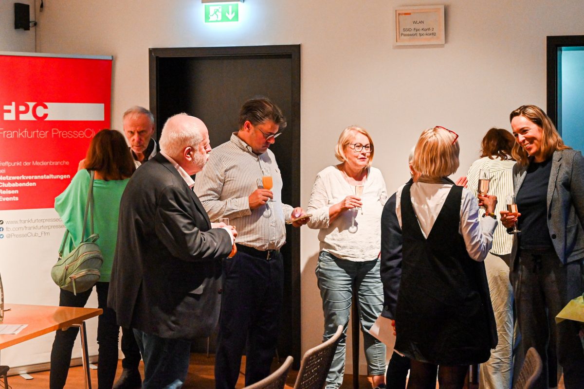 Frankfurt am Main, 05.06.2025, Stadtteil Westend, Ulmenstrasse 20, Mitgliederversammlung des Frankfurter Presseclubs (FPC) mit Vorstandsneuwahlen.(c) FOTO: Rainer Rüffer (Rueffer)