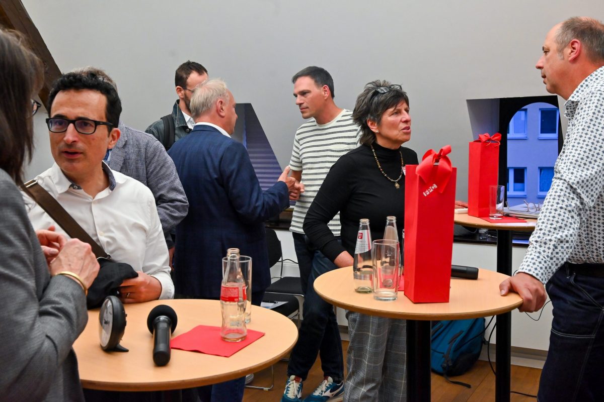 Frankfurt am Main, 22.05.2025, Stadtteil Westend, Ulmenstrasse 20, Frankfurter Presseclub (FPC) Clubabend, Thema: „Wüstenradar: Vom Verschwinden der Lokalzeitung“ als Kooperationsveranstaltung mit der m² MedienMittwoch Stiftung. (c) FOTO: Rainer Rüffer (Rueffer)