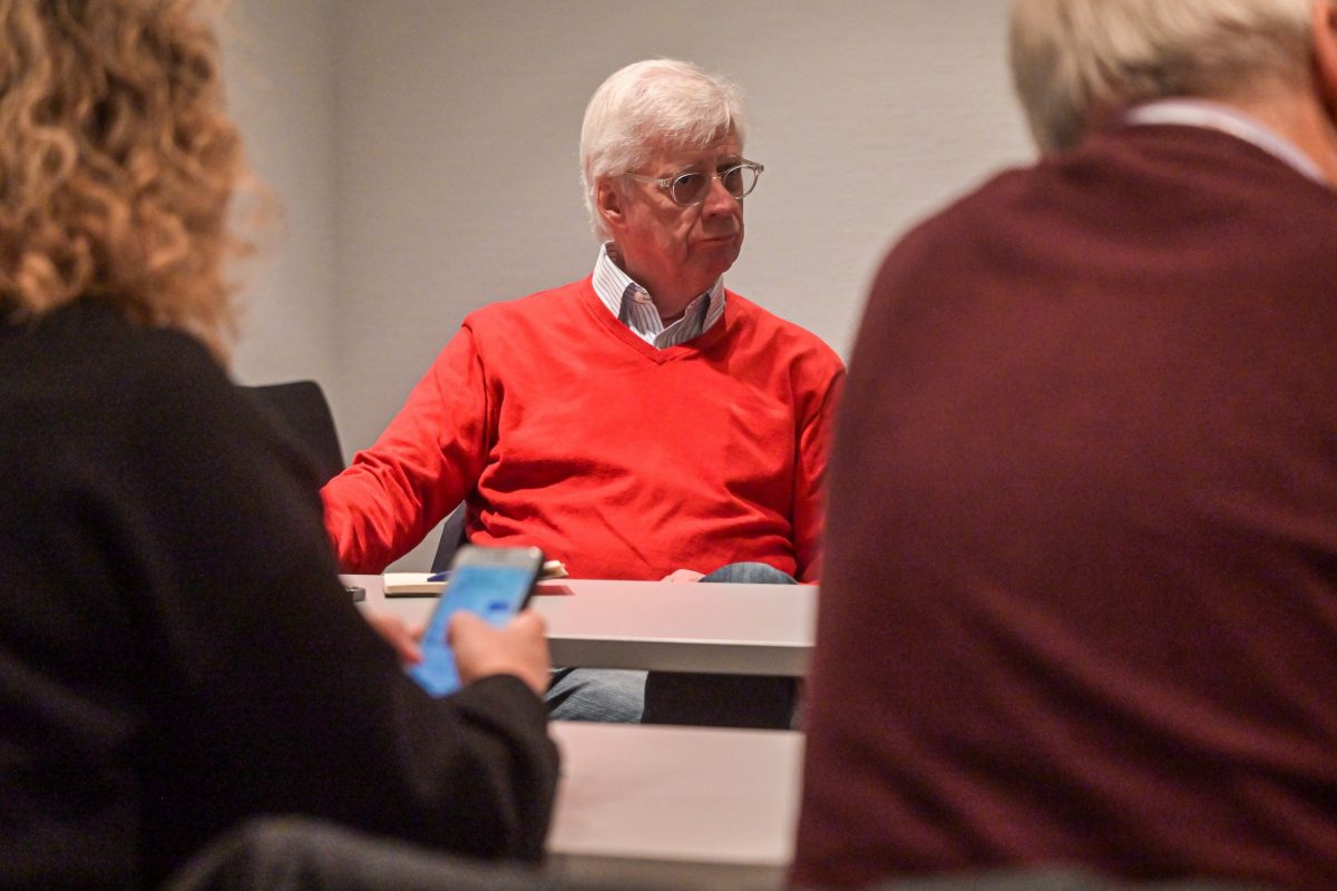 Frankfurt am Main, 17.10.2025 Messegelände. 15 Mitglieder des Frankfurter PresseClubs sind in der Riihe Hausbesuch am 17. Oktoberbei der Frankfurter Buchmesse zu Gast. Um 14:00 Uhr treffen sie den Unternehmenssprecher Dr. Torsten Casimir)zu einem Informationsgespräch. Der ehemalige Chefredakteur des Fachmagazins „Börsenblatt“ leitet seit Januar 2023 die Kommunikationsabteilung der Buchmesse. Er ist mitverantwortlich für die Entwicklung neuer inhaltlicher Angebote und den Ausbau von Partnerschaften für die weltgrößte Plattform der Publishing-Branche und der Creative Industries. (c) FOTO: Rainer Rüffer (Rueffer)