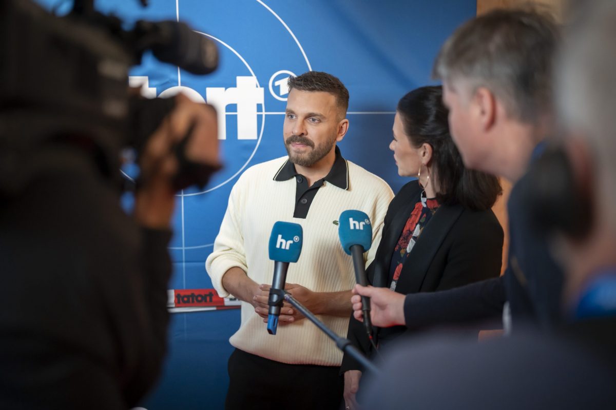 Preview „Tatort: Dunkelheit“, hr-Programmdirektorin Julia Krittian und Grußwort von Frankfurts Oberbürgermeister Mike Josef, Filmgespräch mit unserem neuen „Tatort“-Duo Melika Foroutan und Edin Hasanovic, Regisseur Stefan Schaller, Drehbuchautor Senad Halilbasic, den Produzenten Annie Schilling und Jochen Laube sowie Jörg Himstedt und Erin Högerle von der hr-Spielfilmredaktion, moderiert von Danijel Stanic, ,Massif E Kino, Frankfurt/M., 02.10.25, Foto: Tim Wegner