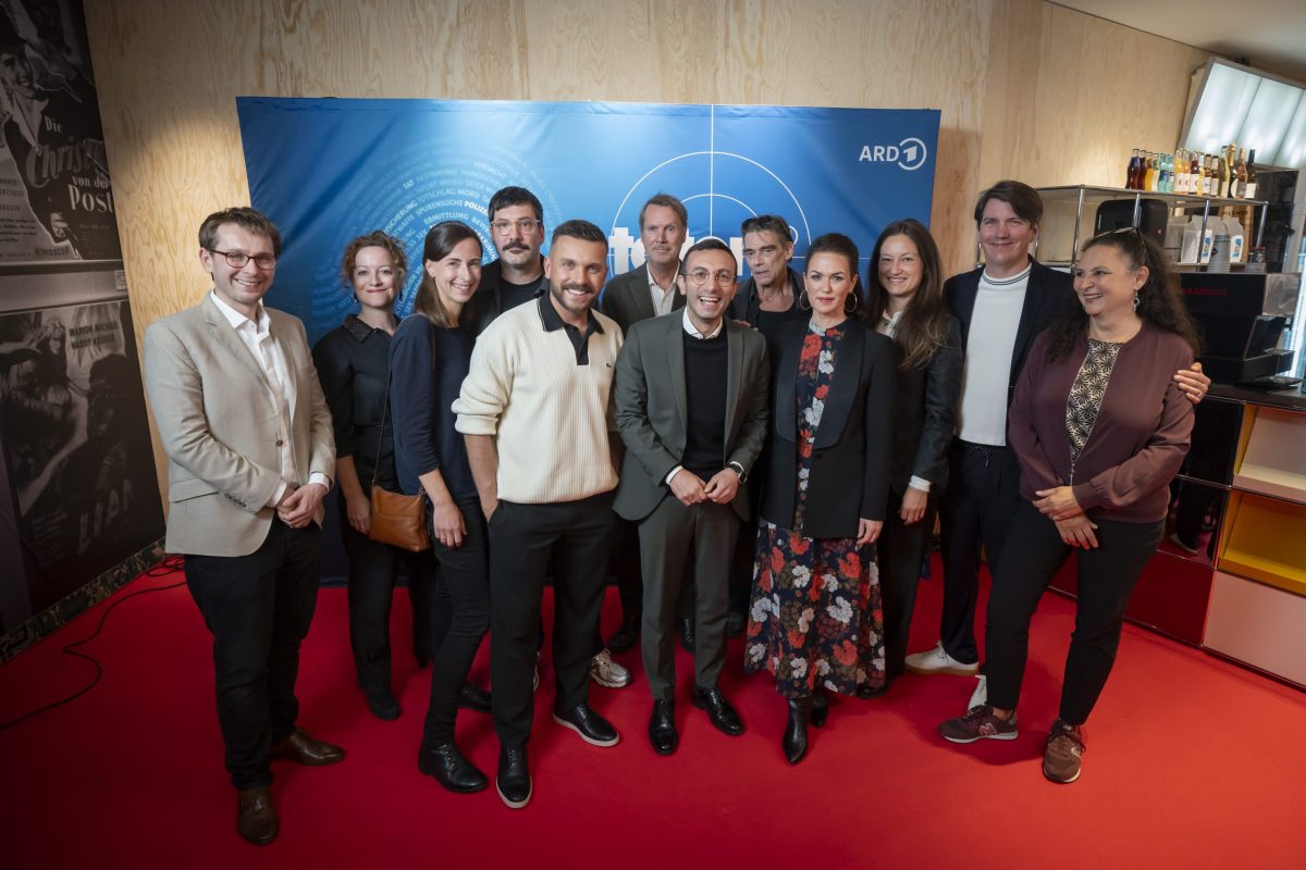 Preview „Tatort: Dunkelheit“, hr-Programmdirektorin Julia Krittian und Grußwort von Frankfurts Oberbürgermeister Mike Josef, Filmgespräch mit unserem neuen „Tatort“-Duo Melika Foroutan und Edin Hasanovic, Regisseur Stefan Schaller, Drehbuchautor Senad Halilbasic, den Produzenten Annie Schilling und Jochen Laube sowie Jörg Himstedt und Erin Högerle von der hr-Spielfilmredaktion, moderiert von Danijel Stanic, ,Massif E Kino, Frankfurt/M., 02.10.25, Foto: Tim Wegner