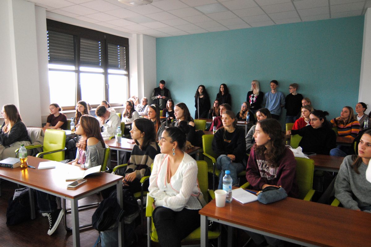 Jungjournalistentag (JJT) 2025 in der Media University Frankfurt. Junger Journalistennachwuchs in Workshops. Je nach Interessenlage an einem angebotenen Thema, waren die Workshops mehr oder weniger frequentiert.