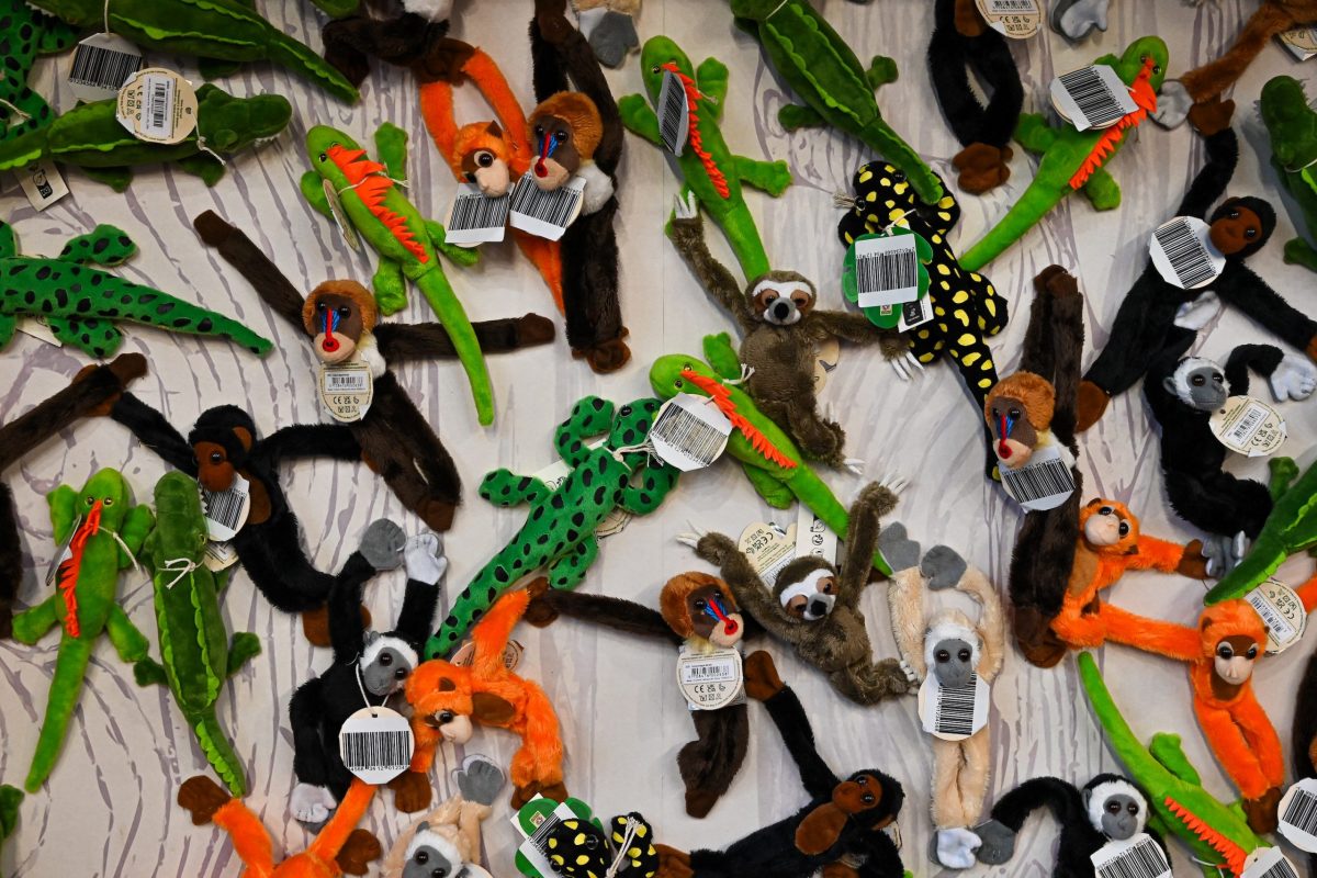 Kronberg im Taunus, 29.11.2025, Der Frankfurter-Presseclub im Opel-Zoo (Reihe Hausbesuch). HIER: Souvenirs im Zooshop. (c) FOTO: Rainer Rüffer (Rueffer)