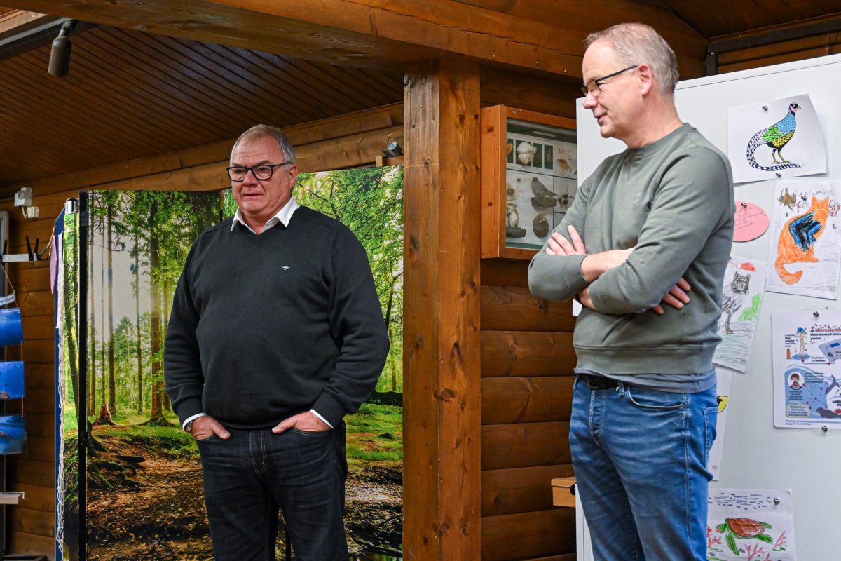 Kronberg im Taunus, 29.11.2025, Der Frankfurter-Presseclub im Opel-Zoo (Reihe Hausbesuch). HIER: Zoodirektor Dr. Thomas Kauffels (l.) und FPC-Vizepräsident und FAZ-Herausgeber Carsten Knop.(c) FOTO: Rainer Rüffer (Rueffer)