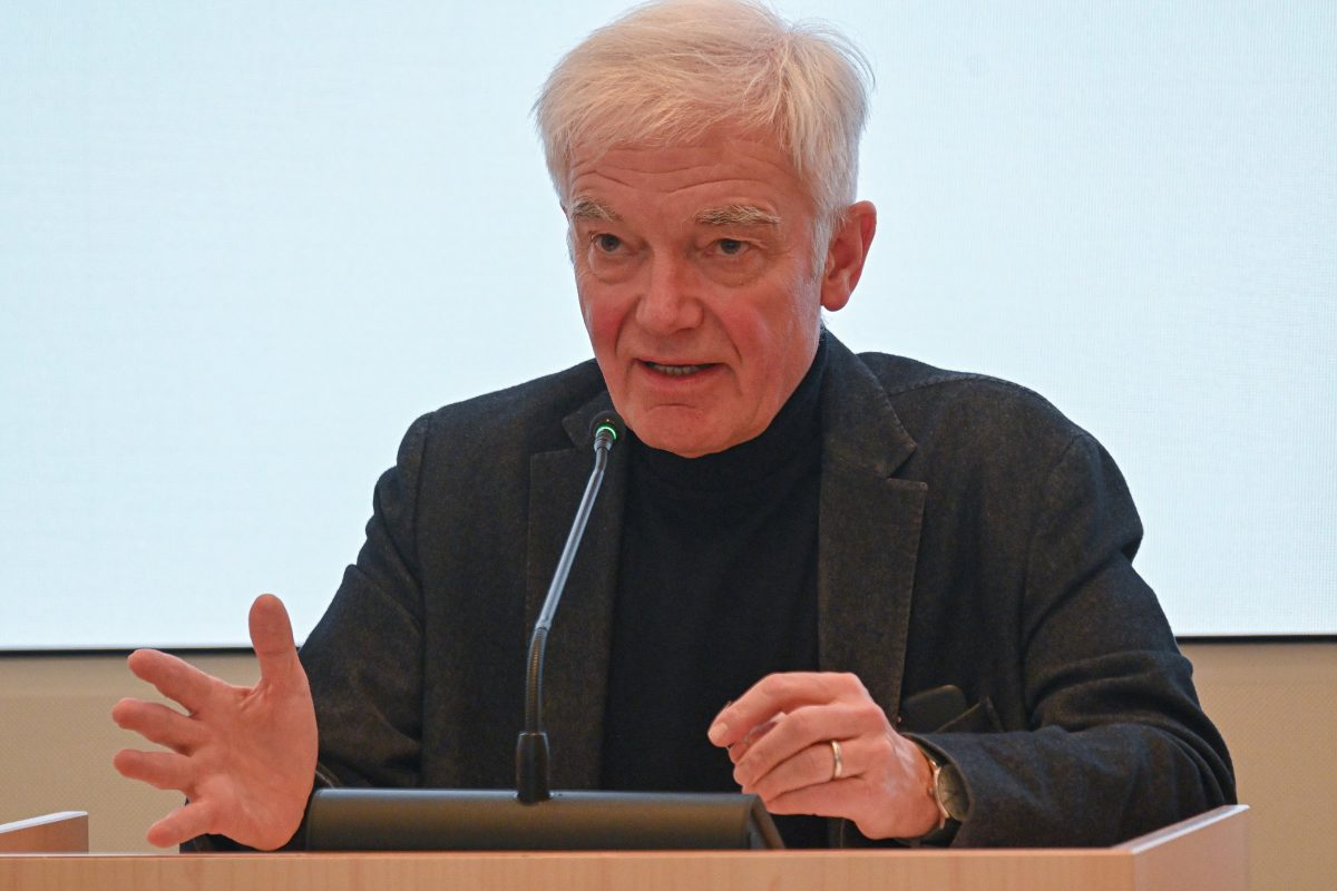 Wiesbaden, 05.02.2026, Hessischer Landtag, Hausbesuch des Frankfurter Presseclubs. HIER: Ewald Hetrodt
(Korrespondent der FAZ / Rhein-Main-Zeitung für Wiesbaden) (c) FOTO: Rainer Rüffer (Rueffer)