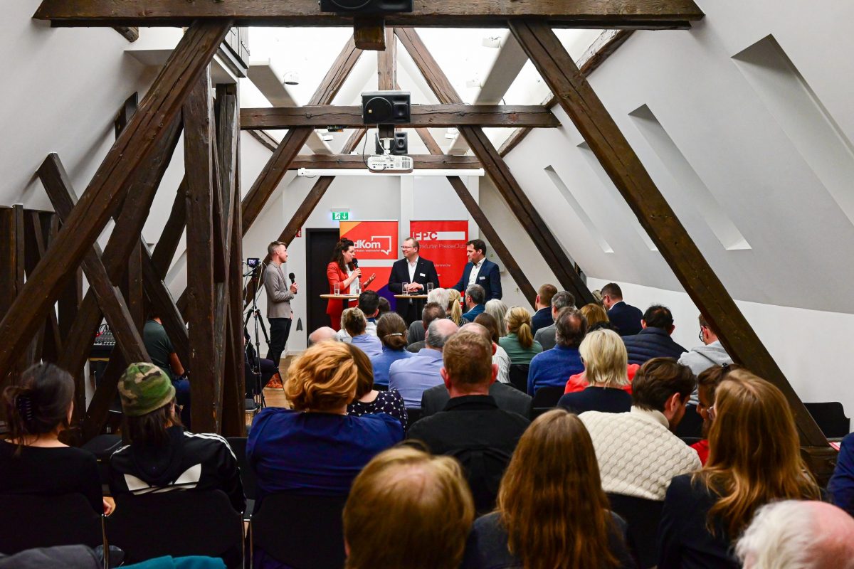 Frankfurt am Main, 17.03.2026, Stadtteil Westend, Ulmenstrasse 20, Frankfurter-Presseclub (FPC). Clubabend: In Zusammenarbeit mit der Leica Camera AG und der Landesgruppe Hessen / Rheinland-Pfalz / Saarland des Bundesverbands der Kommunikatoren „Authentische Fotografie als Gegenpol zu KI-Fakes und Desinformationen“. (c) OTO: Rainer Rüffer (Rueffer)