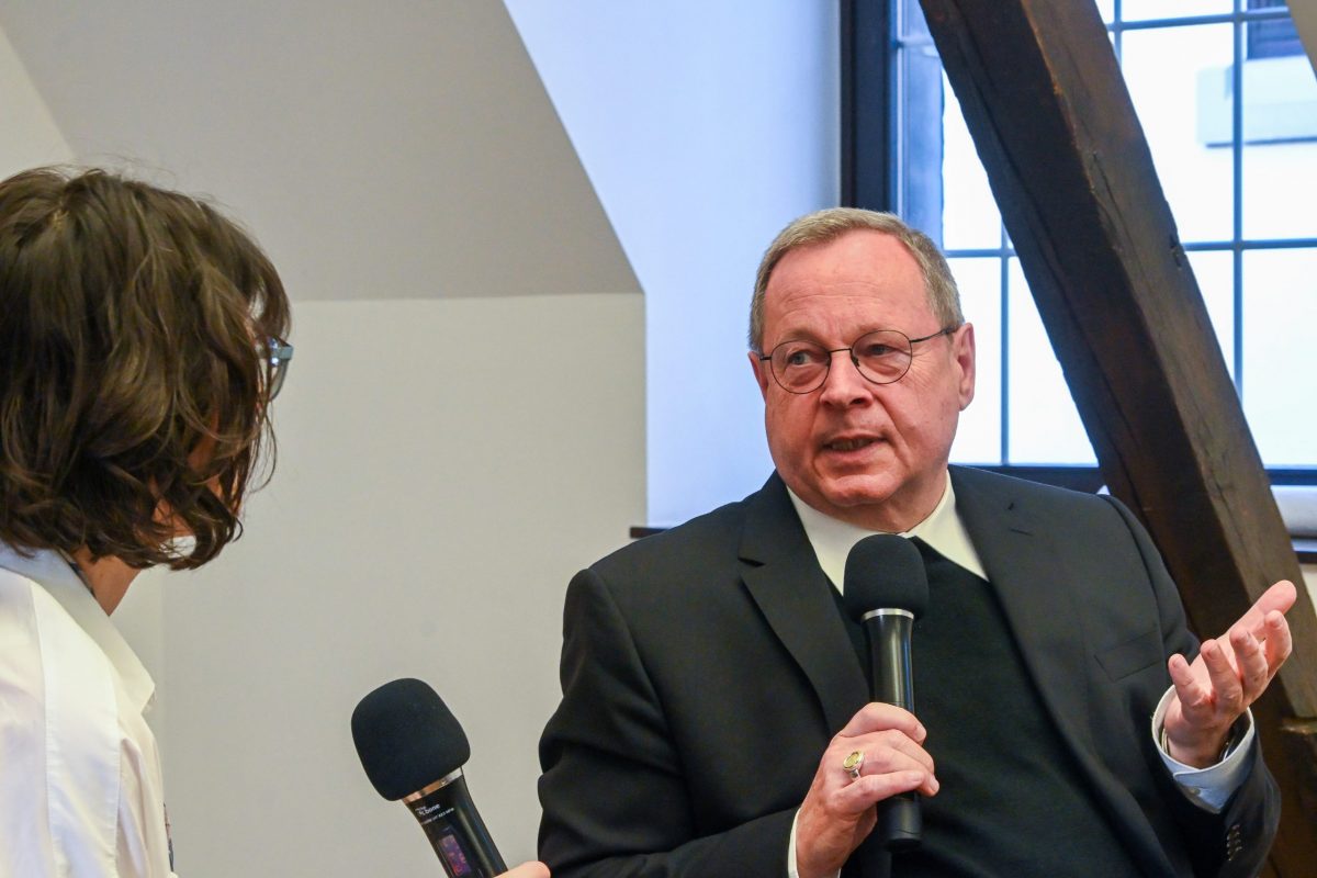 Frankfurt am Main, 14.04.2026, Stadtteil Westend, Ulmenstrasse 20, Vertrauensverlust, Reformdebatten, Mitgliederschwund – Limburger Bischof Georg Bätzing zu Gast im FPC. (c) FOTO: Rainer Rüffer (Rueffer)