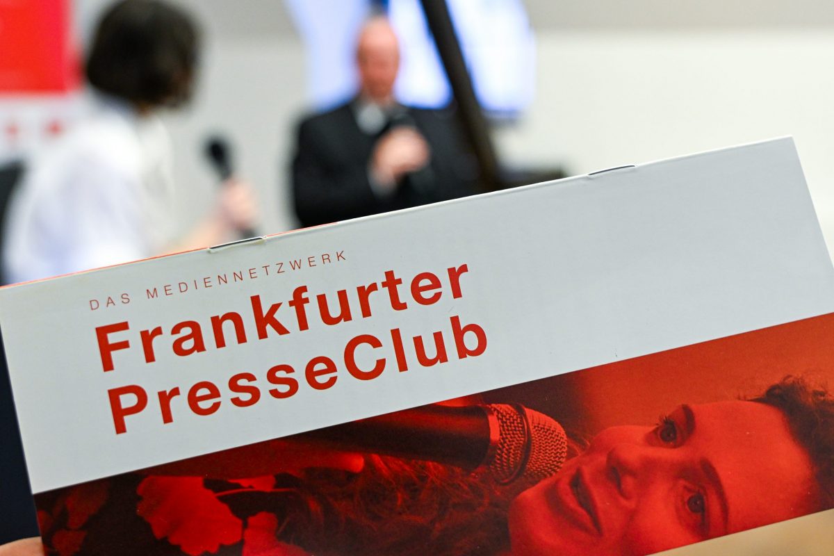 Frankfurt am Main, 14.04.2026, Stadtteil Westend, Ulmenstrasse 20, Vertrauensverlust, Reformdebatten, Mitgliederschwund – Limburger Bischof Georg Bätzing zu Gast im FPC. (c) FOTO: Rainer Rüffer (Rueffer)