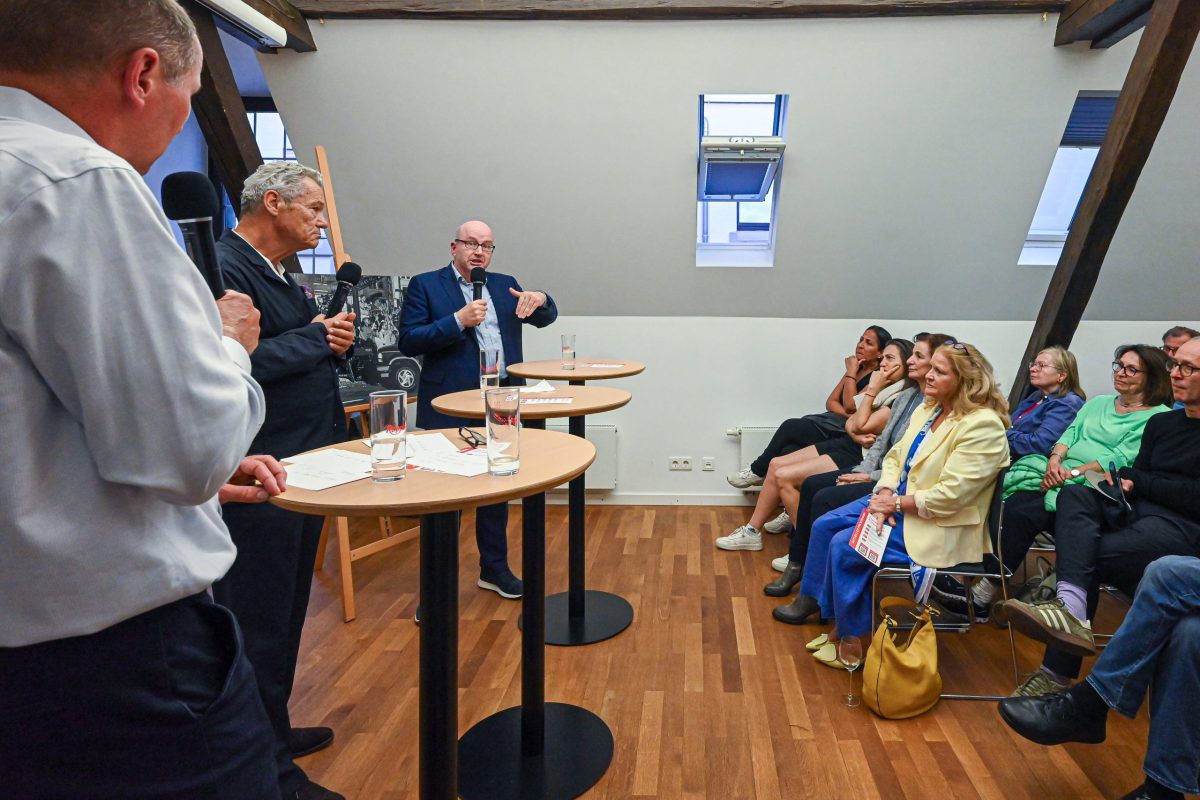 Frankfurt am Main, 11.09.2026, Stadtteil Westend, Ulmenstrasse20, Palais Livingstone, Frankfurter Presseclub (FPC), Clubabend "9/11 -25Jahre danach". HIER: Presseausweis Fotograf Helmut Fricke (FAZ). (c) FOTO: Rainer Rüffer (Rueffer)